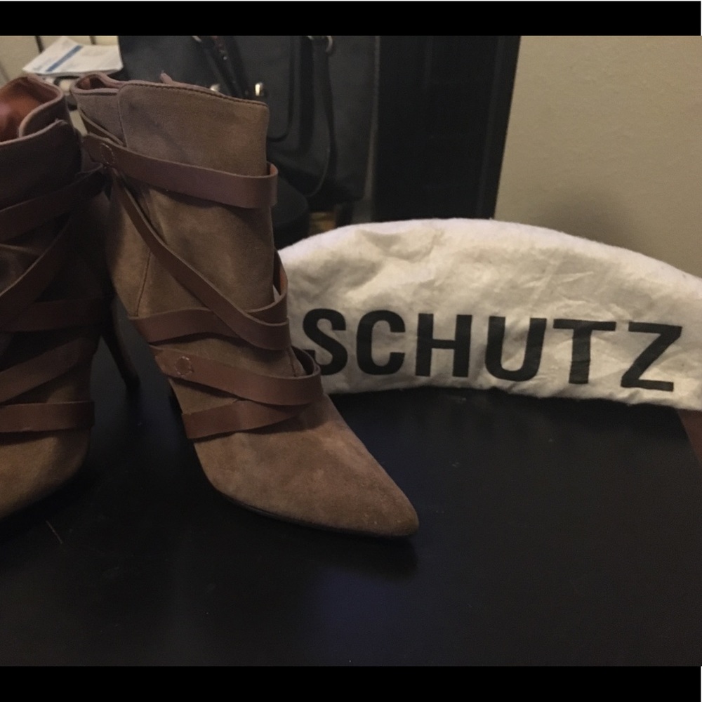 New Brazilian Camel Boots Size 8 Women’s